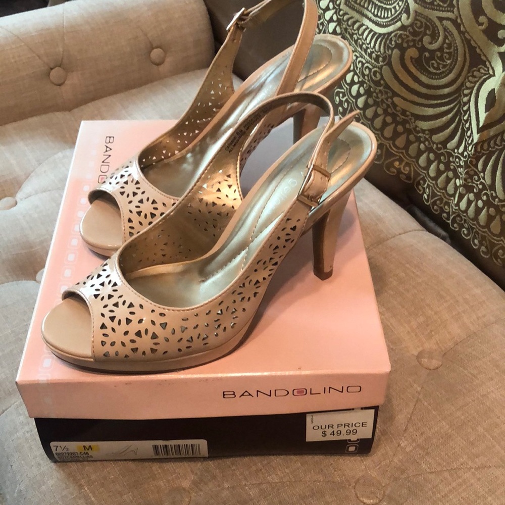 BANDOLINO, 7.5, tan, peep toe, sling back, 4 inch heel, very gently worn